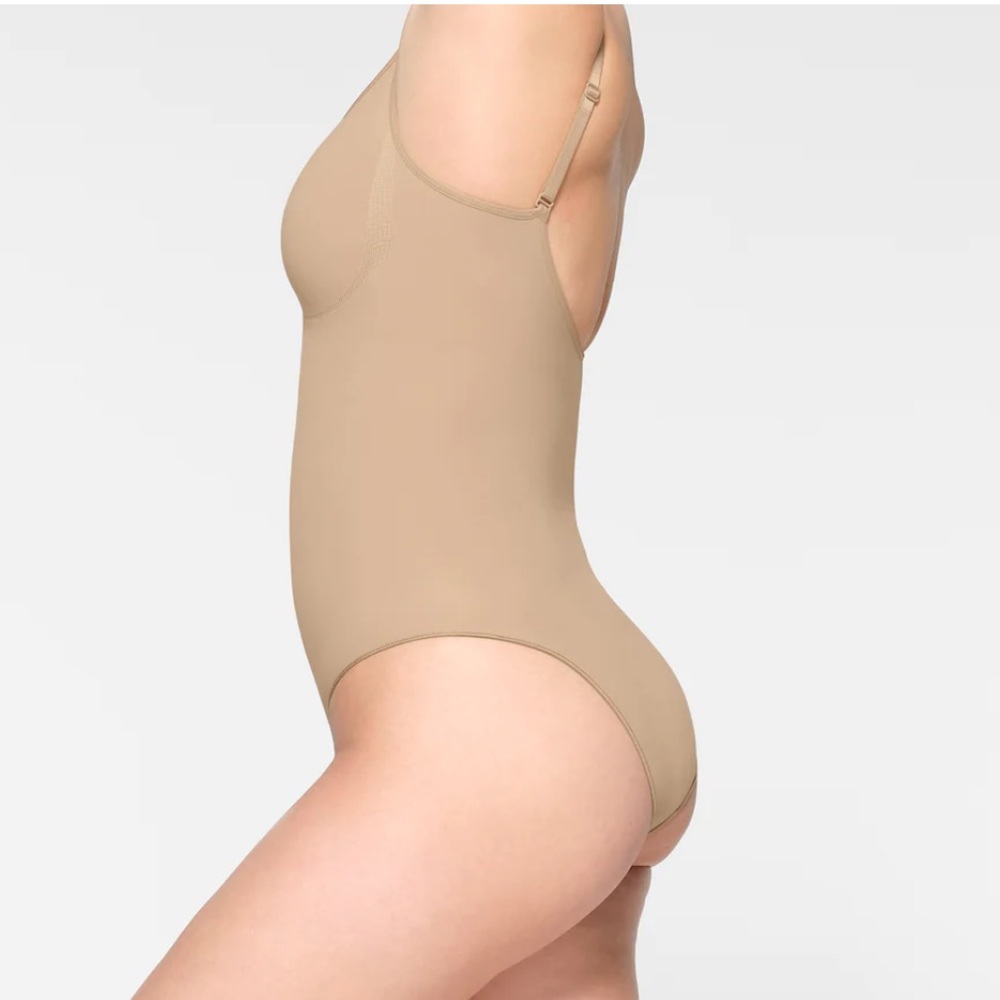 SKIMS / SEAMLESS SCULPT BRIEF BODYSUIT, cream clay color. - Picture 6 of 10
